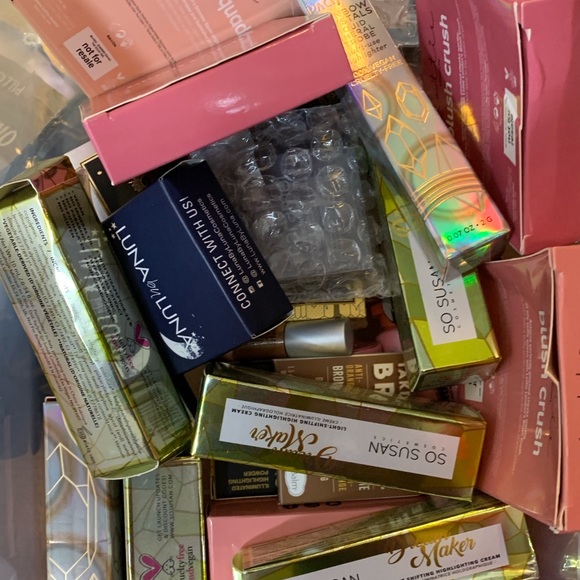 CLOSET IS CLOSED FOR SELLING THANK YOU - Picture 7 of 7